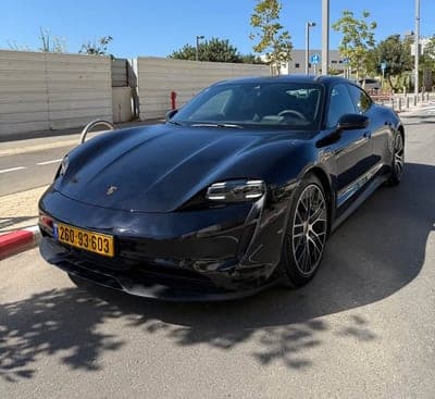 2022 פורשה טייקן